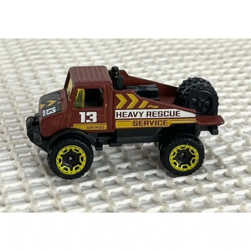 2018 Hot Wheels Mercedes-Benz Unimog 1300L HW Haulers